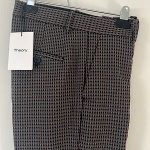 Women’s Theory ankle pant. Size 4. Retails $355. (NWT)